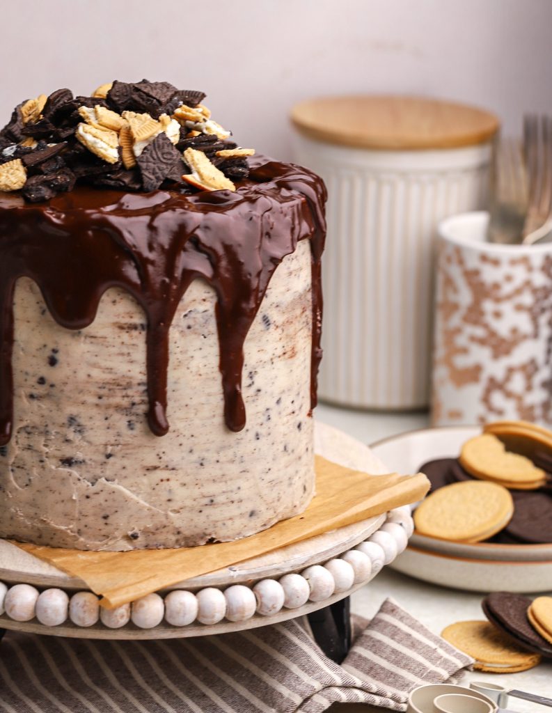 CHOCOLATE OREO-CREAM CAKE