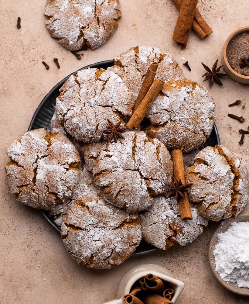 Molasses Spice Crackle Cookies
