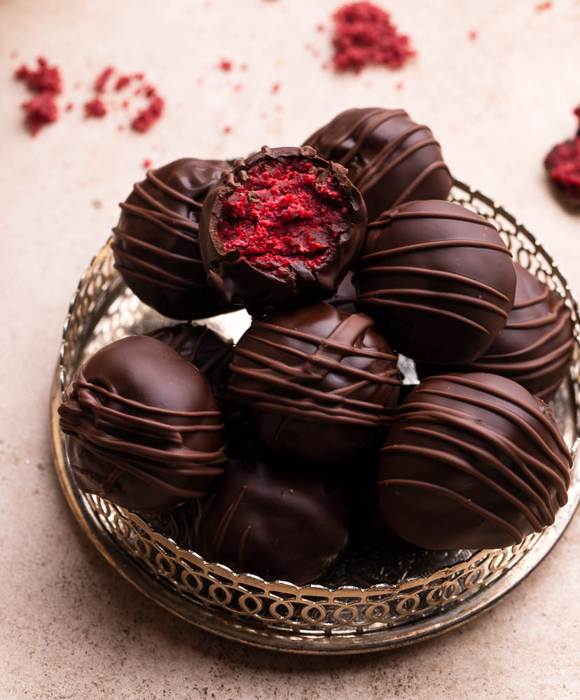 Simple Red Velvet Chocolate Truffle